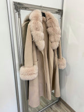 Načítať obrázok do zobrazovača galérie, Dámsky luxusný kašmírový kabát s mohutným golierom GEORGINA Clothing Topkozuchy.sk
